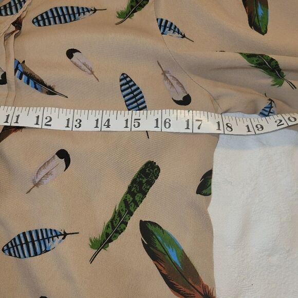 YUMI Tan 3/4 Sleeve Button Up with Tie Sash Feather Print Top/Blouse 6/8 - Picture 8 of 11